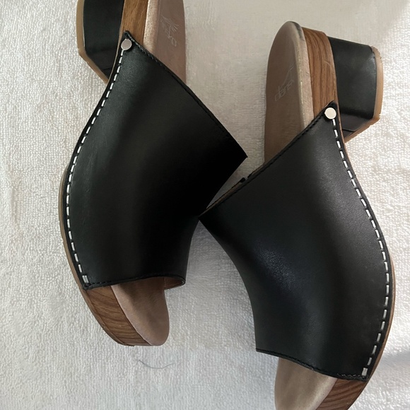 Dansko Maci 37EU (6.5-7) Sandal - Picture 1 of 6
